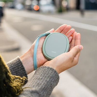 ハンドウォーマー カイロ 充電式カイロ エコ 電気カイロ 使い捨てないカイロ ストラップ付き 何度も使える 何度でも使える 繰り返し使える あったかい かわいい シンプル スマート おしゃれ 可愛い グリーン レッド ホワイト ポーチ付き 専用ポーチ 小型 コンパクト