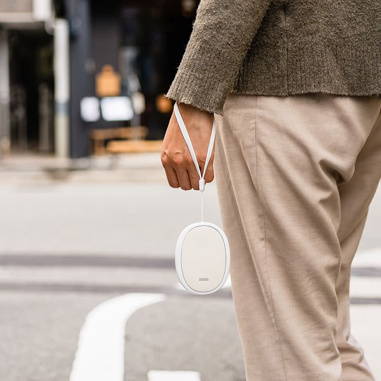 ハンドウォーマー カイロ 充電式カイロ エコ 電気カイロ 使い捨てないカイロ ストラップ付き 何度も使える 何度でも使える 繰り返し使える あったかい かわいい シンプル スマート おしゃれ 可愛い グリーン レッド ホワイト ポーチ付き 専用ポーチ 小型 コンパクト