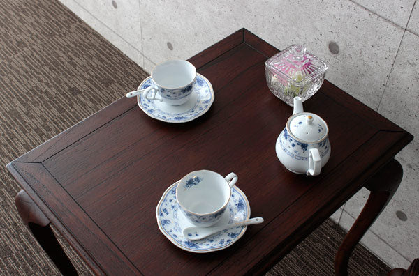 コーヒーテーブル アンティーク調家具 ヴィンテージ 古き良き時代 アンティークデザイン エレガント こだわり おしゃれな猫脚 ラグジュアリー 高級感ゆったり空間 贅沢 コーヒーテーブル テーブル
